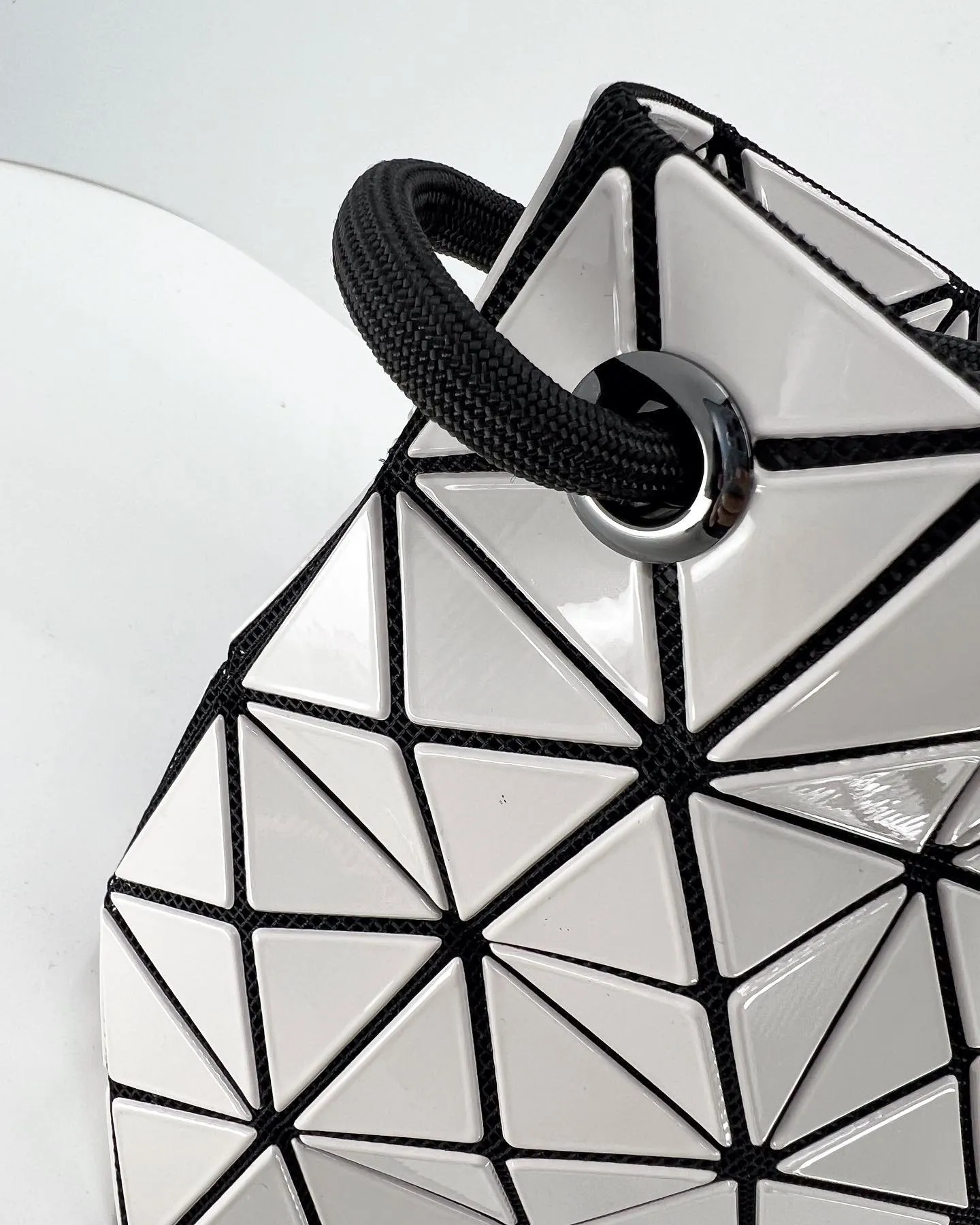 BAO BAO ISSEY MIYAKE HIGH-SHINE GEOMETRIC LOOP MESSENGER BAG