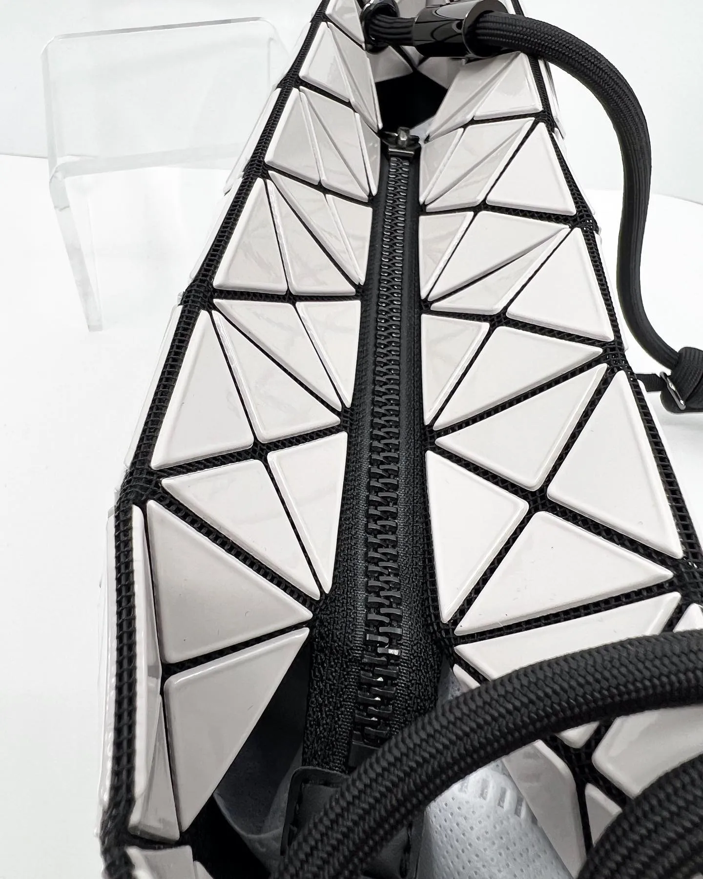 BAO BAO ISSEY MIYAKE HIGH-SHINE GEOMETRIC LOOP MESSENGER BAG