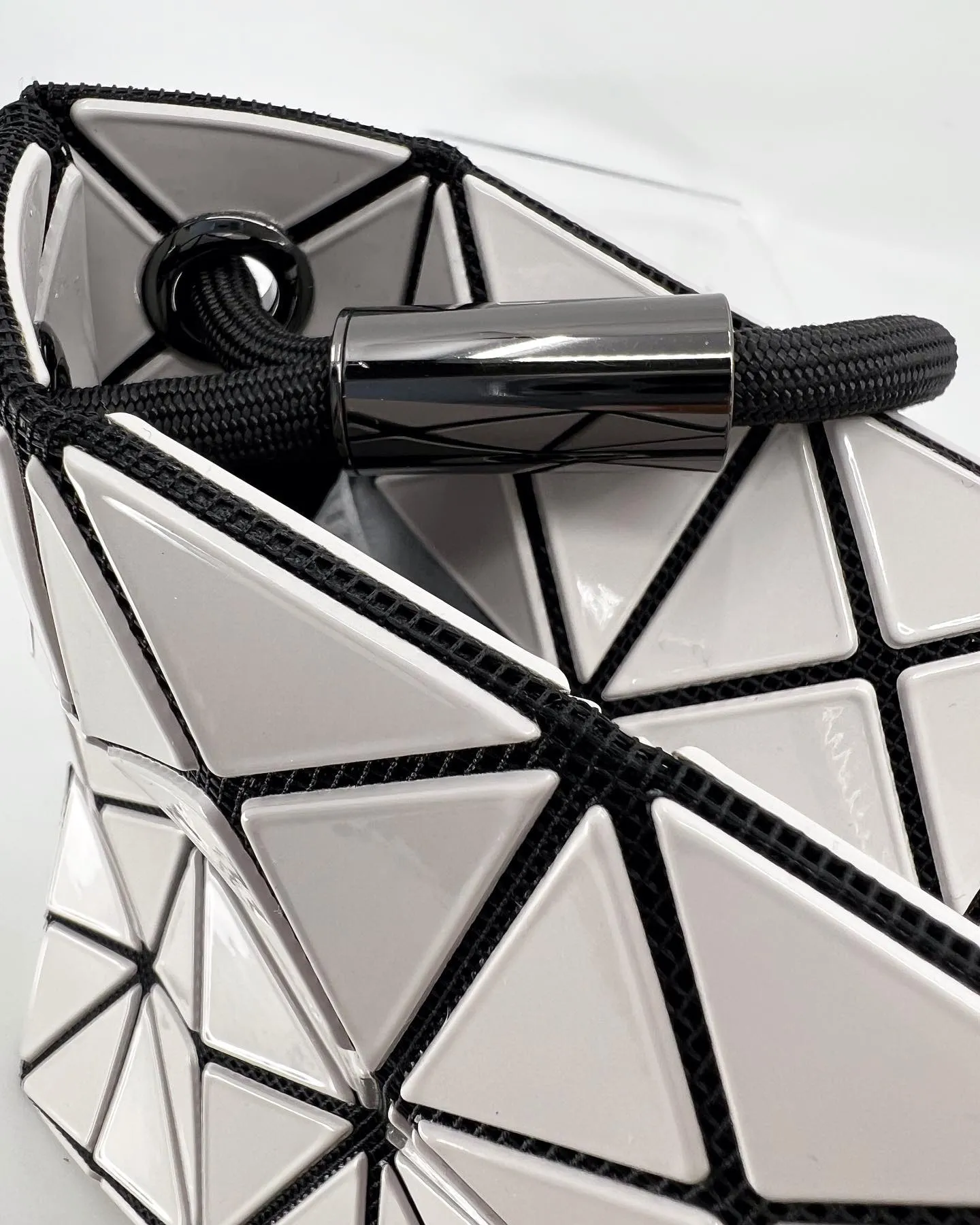 BAO BAO ISSEY MIYAKE HIGH-SHINE GEOMETRIC LOOP MESSENGER BAG