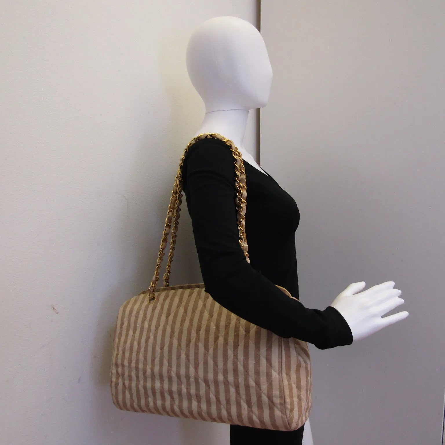 CHANEL Shoulder Bag in Beige Fabric