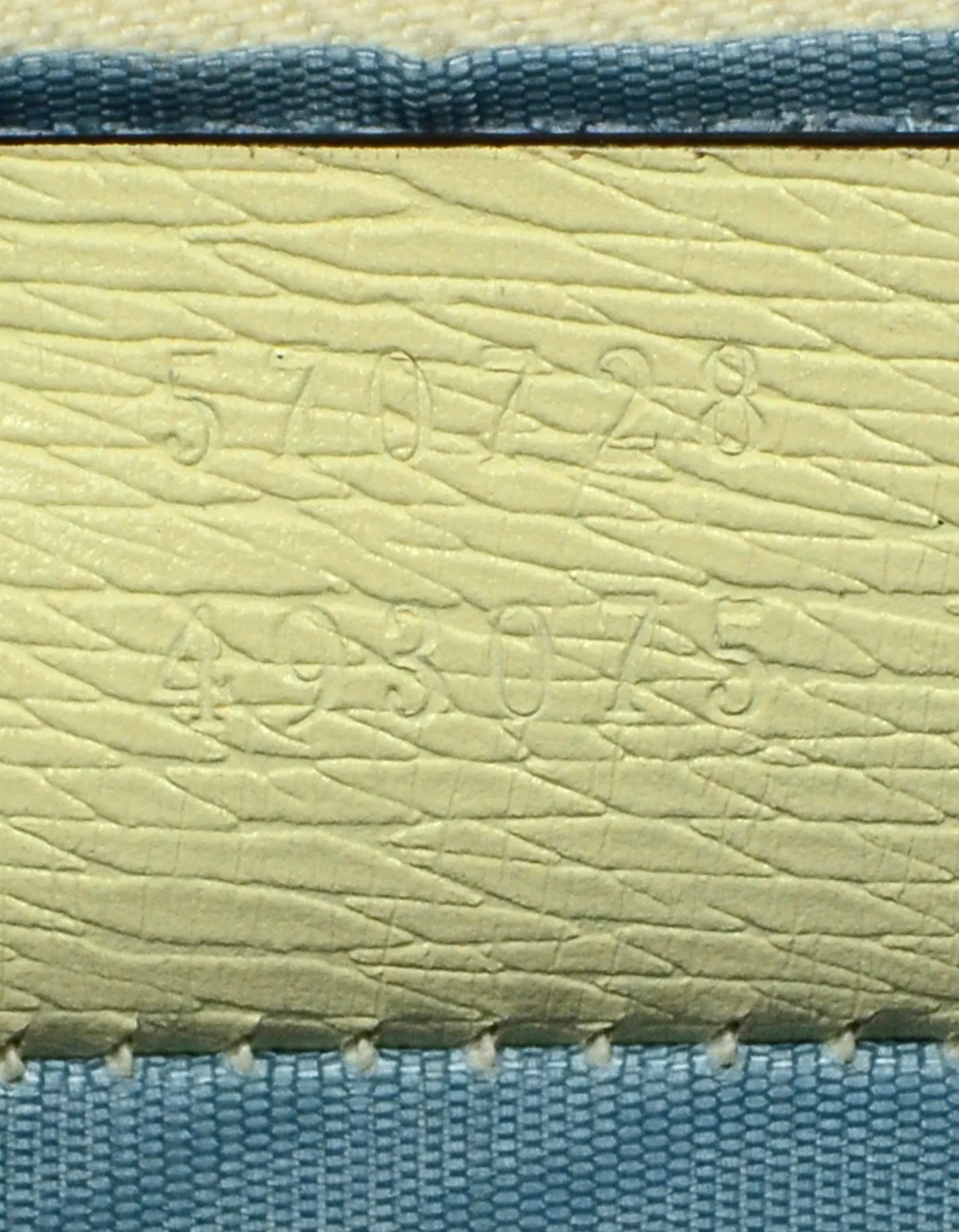 Gucci Zumi Strawberry Print Pouch
