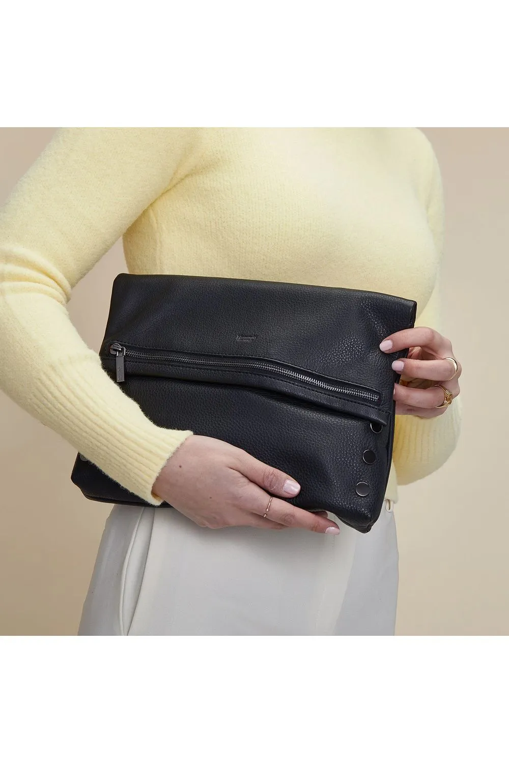 Hammitt VIP Medium Clutch Crossbody Bag 4621 | Black/Gunmetal