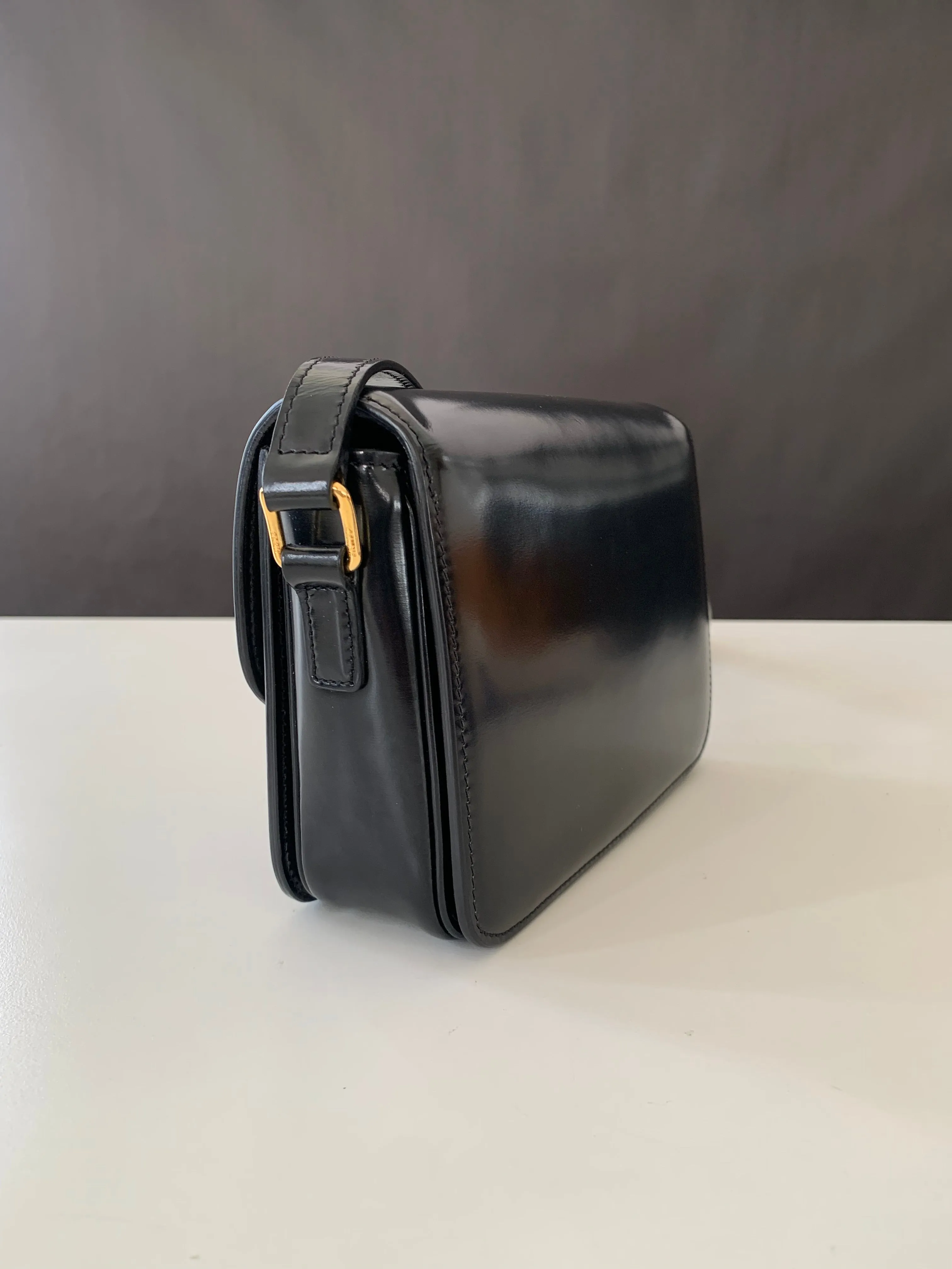 <b>CELINE</b> <br>Teen Triomphe Shiny Calfskin