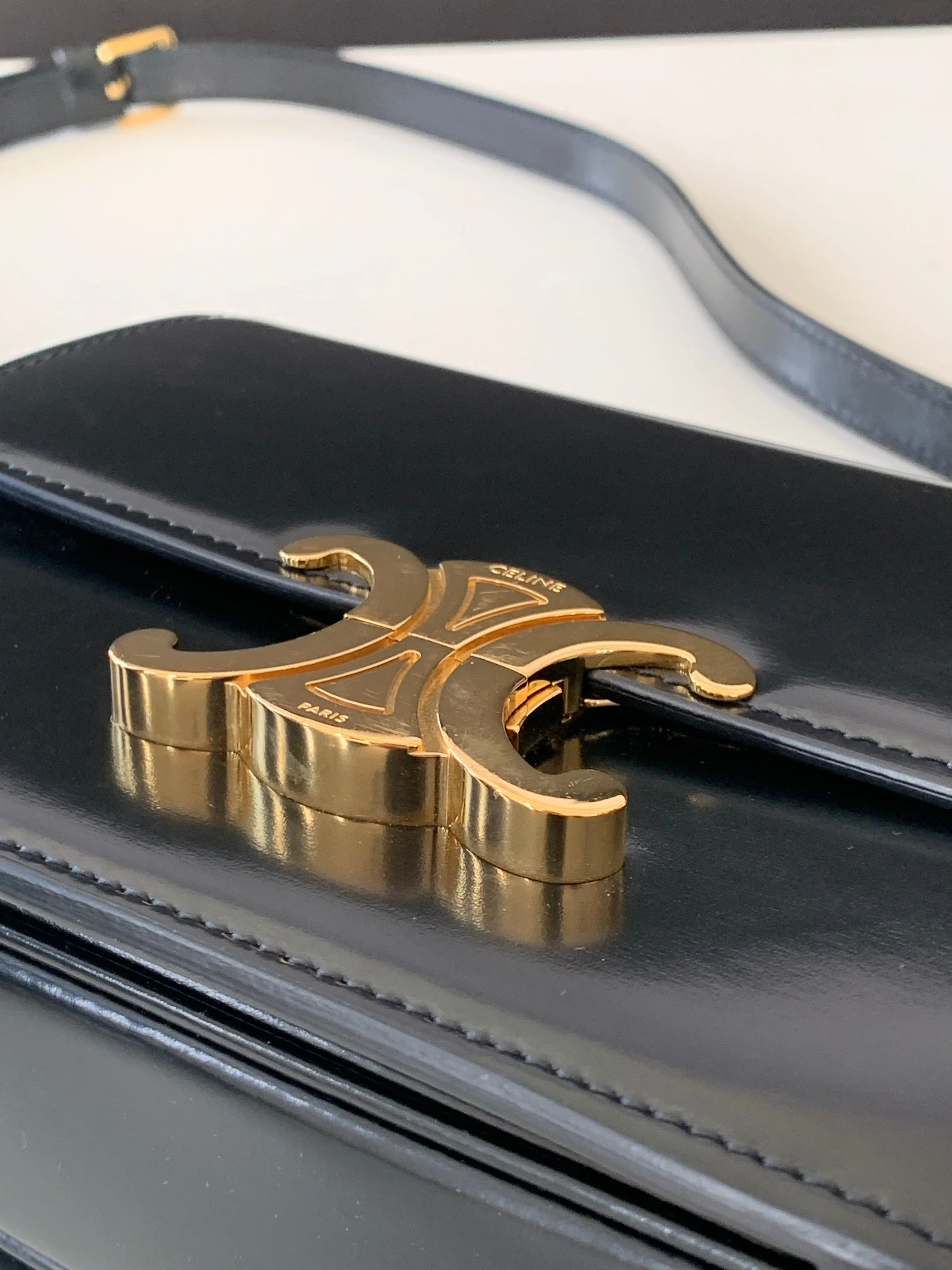 <b>CELINE</b> <br>Teen Triomphe Shiny Calfskin
