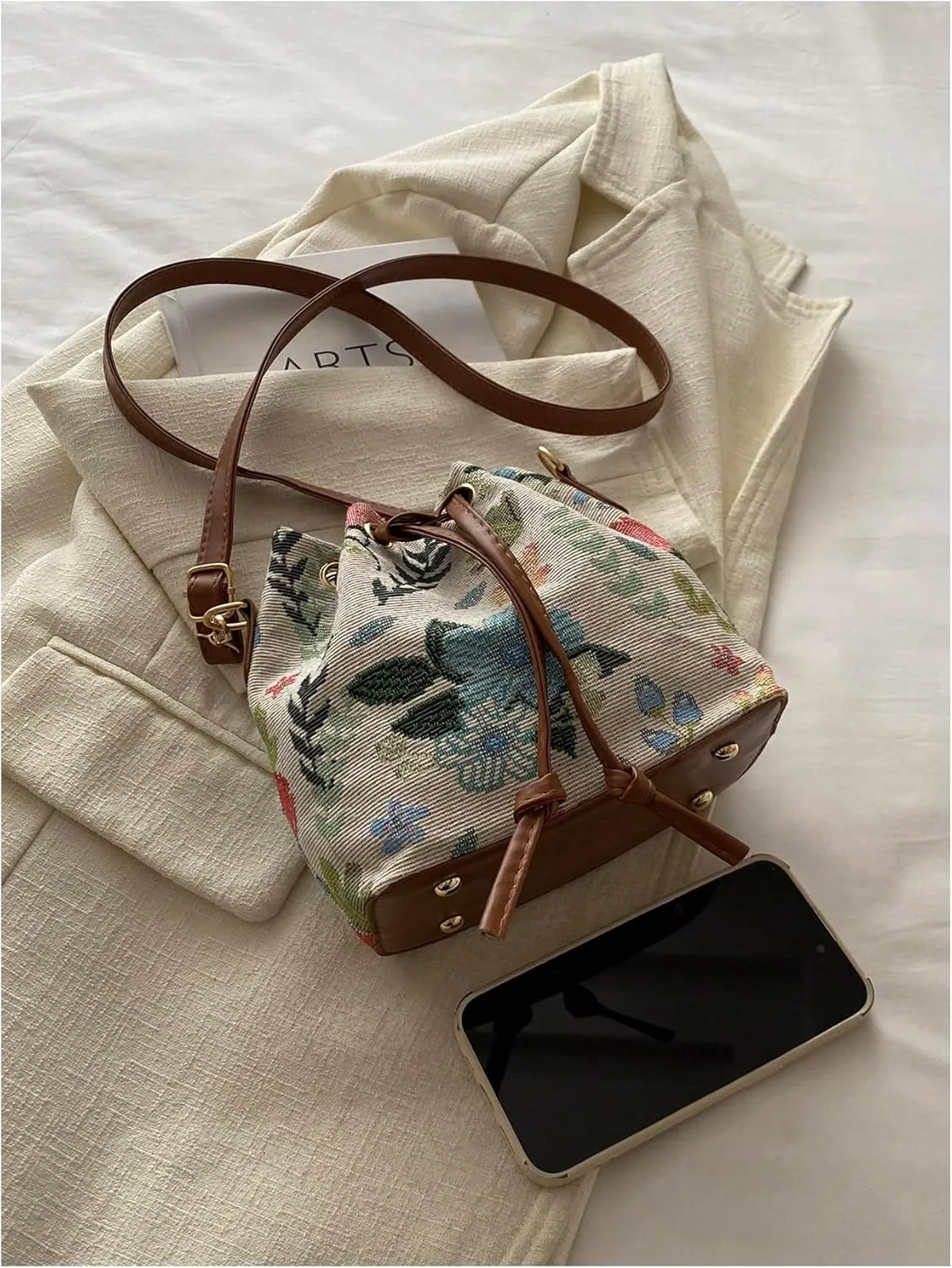QWINEE Women's Floral Drawstring Bucket Bag Retro Vintage Small Crossbody Bag with Detachable Strap